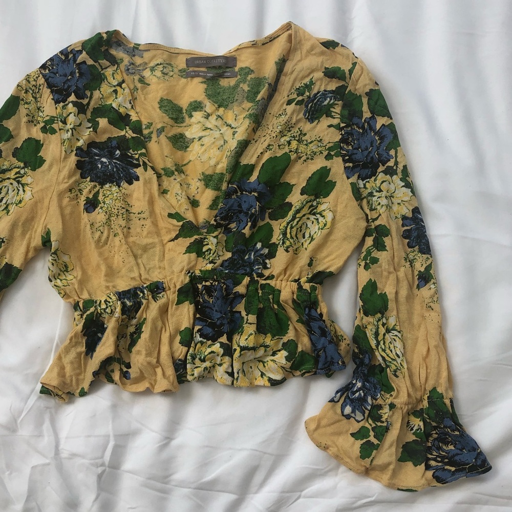 UO | Long Sleeve Yellow Floral Crop Top